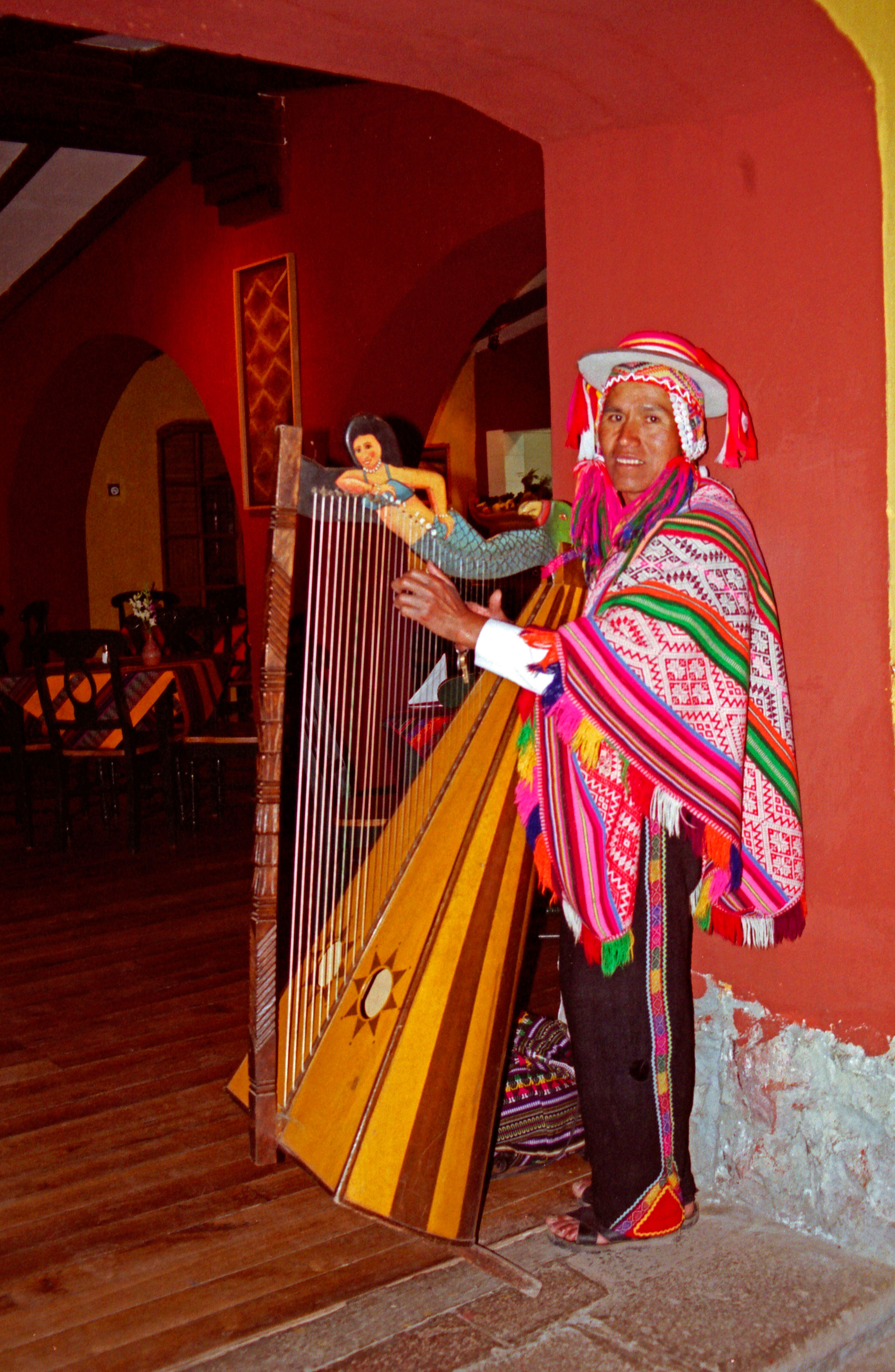 Arpista andino en Cusco